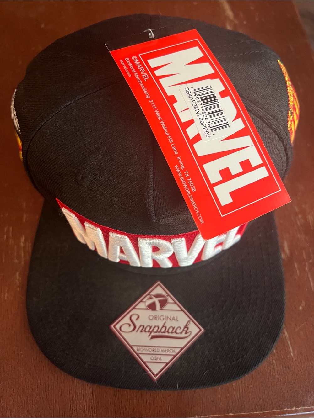 Marvel Comics Adult Snapback Hat manufactured by Bioworld Merchandising.